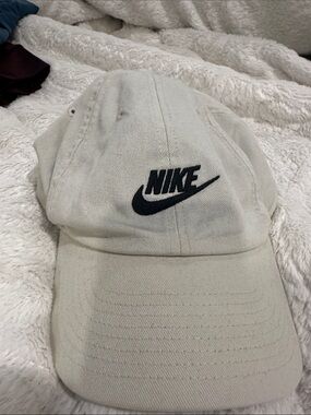 Nike Men's Off-White Cap with Black Swoosh